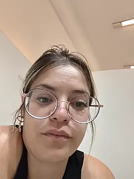 Snapshot of gisequeen chatting on February 11, 4:01 pm gisequeen online show from February 11, 4:01 pm