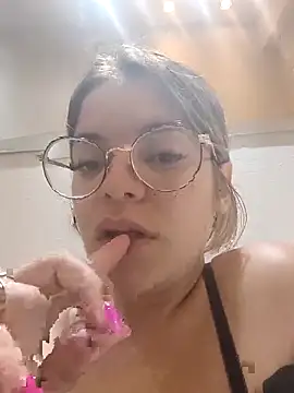 Snapshot of gisequeen chatting on March 17, 5:38 pm gisequeen online show from March 17, 5:38 pm