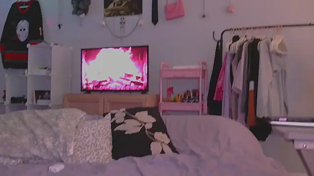 xouniq online show from February 12, 3:01 am