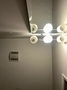 xouniq online show from March 4, 1:44 am