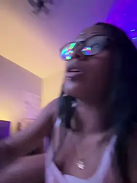 xouniq online show from March 18, 12:25 am