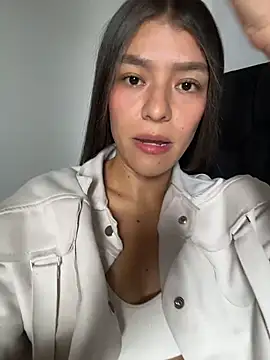 TaylorrHill online show from February 15, 6:15 pm