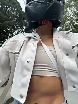 TaylorrHill online show from February 28, 6:31 pm