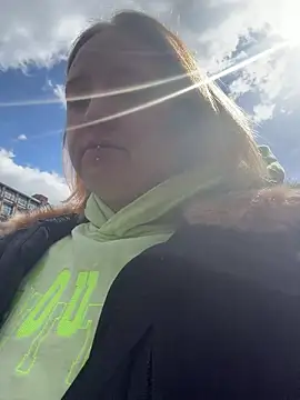 Spatgirl online show from April 19, 1:10 pm