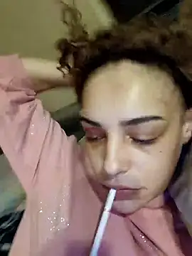 Snapshot of dear2002 chatting on January 16, 5:33 am dear2002 online show from January 16, 5:33 am