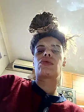 Snapshot of dear2002 chatting on January 19, 5:55 am dear2002 online show from January 19, 5:55 am