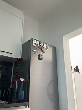 Snapshot of dear2002 chatting on February 10, 12:31 pm dear2002 online show from February 10, 12:31 pm