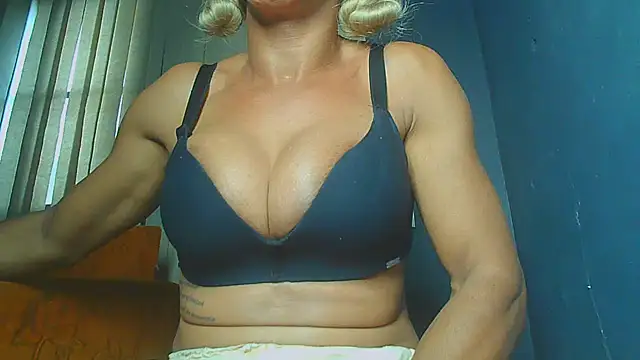 Snapshot of paolla23cm_brasil chatting on July 25, 4:15 pm paolla23cm brasil online show from July 25, 4:15 pm