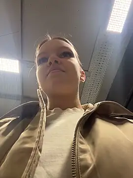 AshleyMur online show from April 16, 7:09 am