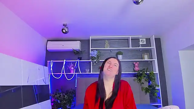 StephieRousee online show from April 18, 5:33 am