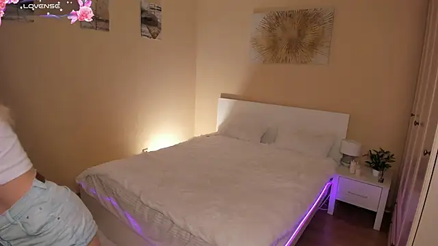 SweetNova  online show from April 18, 11:58 am