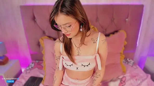 alyy cut3 online show from March 20, 8:14 pm