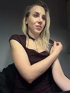 ElenaWhitmore online show from March 13, 11:33 pm