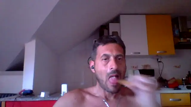Snapshot of colosone chatting on June 10, 3:55 pm colosone online show from June 10, 3:55 pm