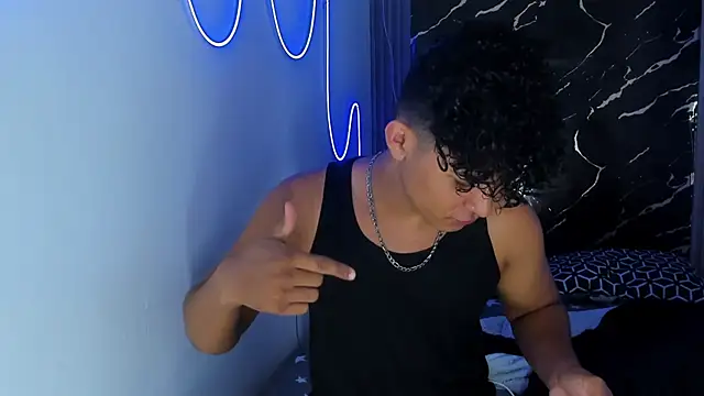 jamescurly00 online show from January 8, 11:07 pm