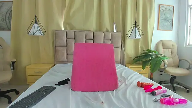 scarlettjohnson  online show from May 29, 1:31 pm