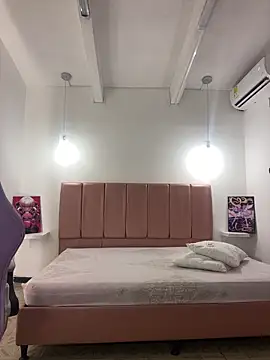 Iamcami  online show from February 17, 6:58 pm