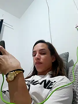 ofjuliaa online show from March 29, 4:01 am