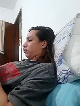 ofjuliaa online show from July 8, 6:40 am