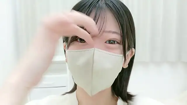 yuruchan  online show from April 8, 9:20 am