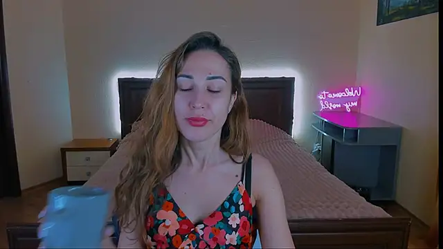 wise ava online show from March 25, 10:16 pm