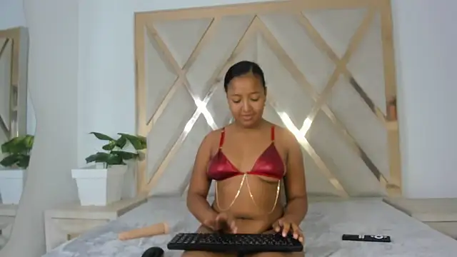 Snapshot of sweetdesireasm chatting on February 3, 6:40 am sweetdesireasm online show from February 3, 6:40 am