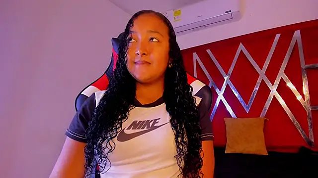 Snapshot of sweetdesireasm chatting on February 6, 8:01 pm sweetdesireasm online show from February 6, 8:01 pm