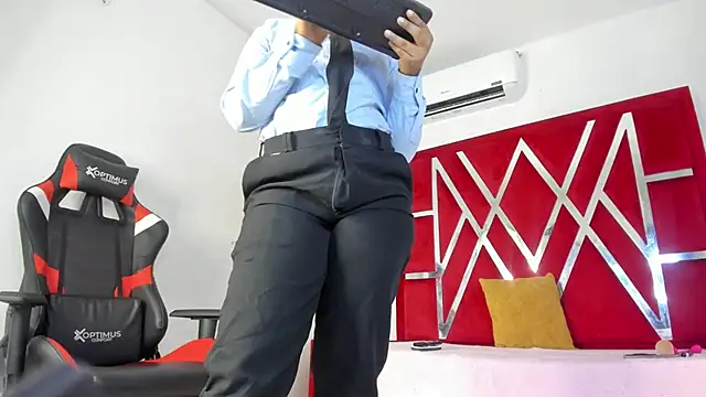 Snapshot of sweetdesireasm chatting on February 13, 8:27 pm sweetdesireasm online show from February 13, 8:27 pm