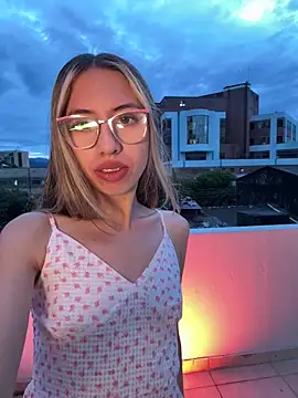 yeye sweet  online show from April 18, 10:41 am