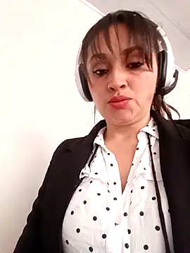 Snapshot of Alejandra_N chatting on February 6, 2:20 pm Alejandra N online show from February 6, 2:20 pm