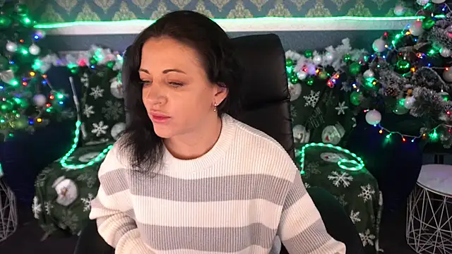 Snapshot of Dafni_Monn chatting on December 23, 6:33 am Dafni Monn online show from December 23, 6:33 am