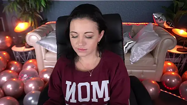 Snapshot of Dafni_Monn chatting on February 3, 6:40 am Dafni Monn online show from February 3, 6:40 am