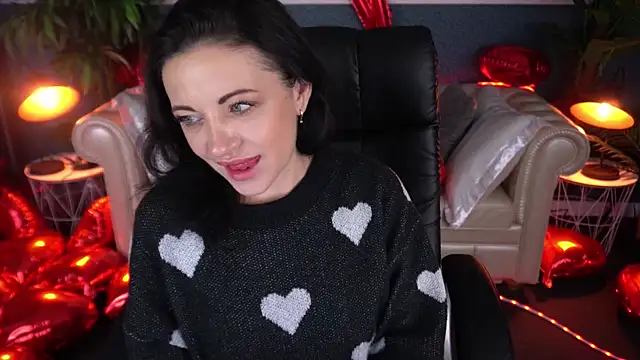 Snapshot of Dafni_Monn chatting on February 9, 6:39 am Dafni Monn online show from February 9, 6:39 am