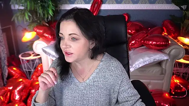 Snapshot of Dafni_Monn chatting on February 20, 6:37 am Dafni Monn online show from February 20, 6:37 am