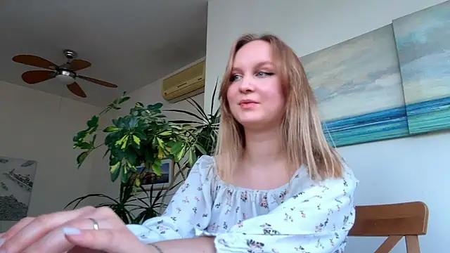 Snapshot of amelia_blondie chatting on March 8, 2:43 pm amelia blondie online show from March 8, 2:43 pm