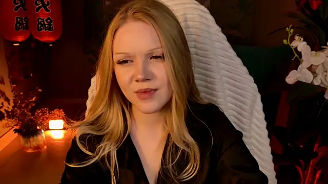 ChloeWhite online show from April 3, 9:29 am