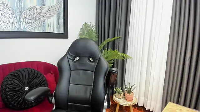 VictoriaPaker online show from March 24, 11:59 am