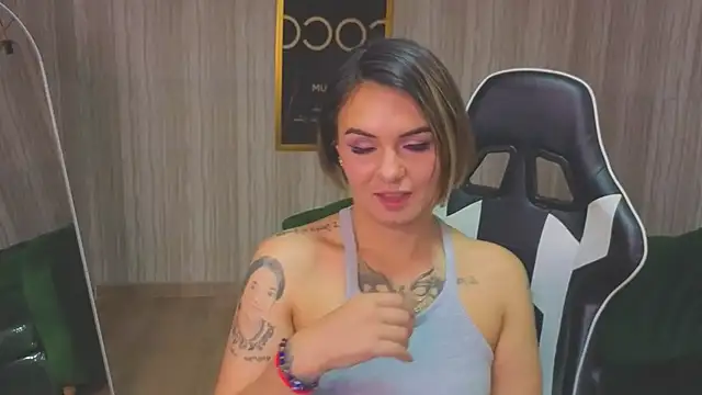 Snapshot of zarcasutra_t chatting on February 1, 1:20 pm zarcasutra t online show from February 1, 1:20 pm