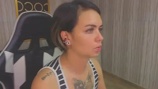 Snapshot of zarcasutra_t chatting on February 2, 12:26 pm zarcasutra t online show from February 2, 12:26 pm