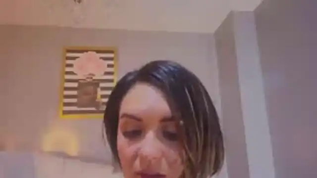 Snapshot of zarcasutra_t chatting on February 13, 12:39 am zarcasutra t online show from February 13, 12:39 am