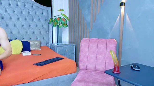 Snapshot of CailinANDlucaz chatting on February 11, 5:23 am CailinANDlucaz online show from February 11, 5:23 am