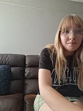 BunnySnowFlake online show from April 22, 7:15 pm