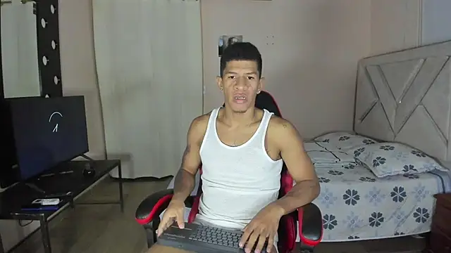 antonio aguilarx online show from August 4, 11:40 pm