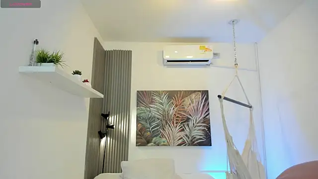 ailann  online show from April 18, 5:39 pm