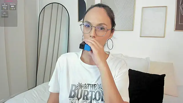 Julianneharris online show from March 1, 2:41 pm