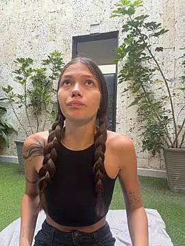 EmmaJhoons online show from February 6, 11:46 am