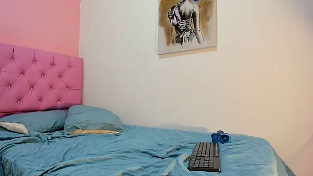 Snapshot of kendall-foox chatting on February 3, 6:22 am kendall-foox online show from February 3, 6:22 am