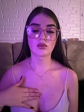 Snapshot of moon0626 chatting on April 13, 2:33 pm moon0626 online show from April 13, 2:33 pm