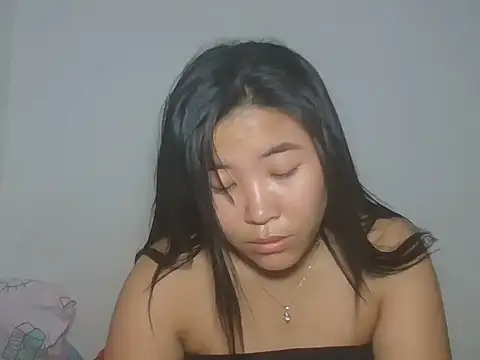 Zyeiii online show from April 4, 6:00 am