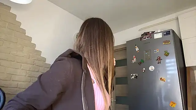 ElsieKuhlmann online show from March 15, 5:35 am